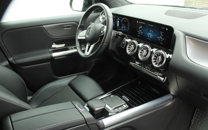 Mercedes-Benz GLA cena 147000 przebieg: 32600, rok produkcji 2020 z Stryków małe 121